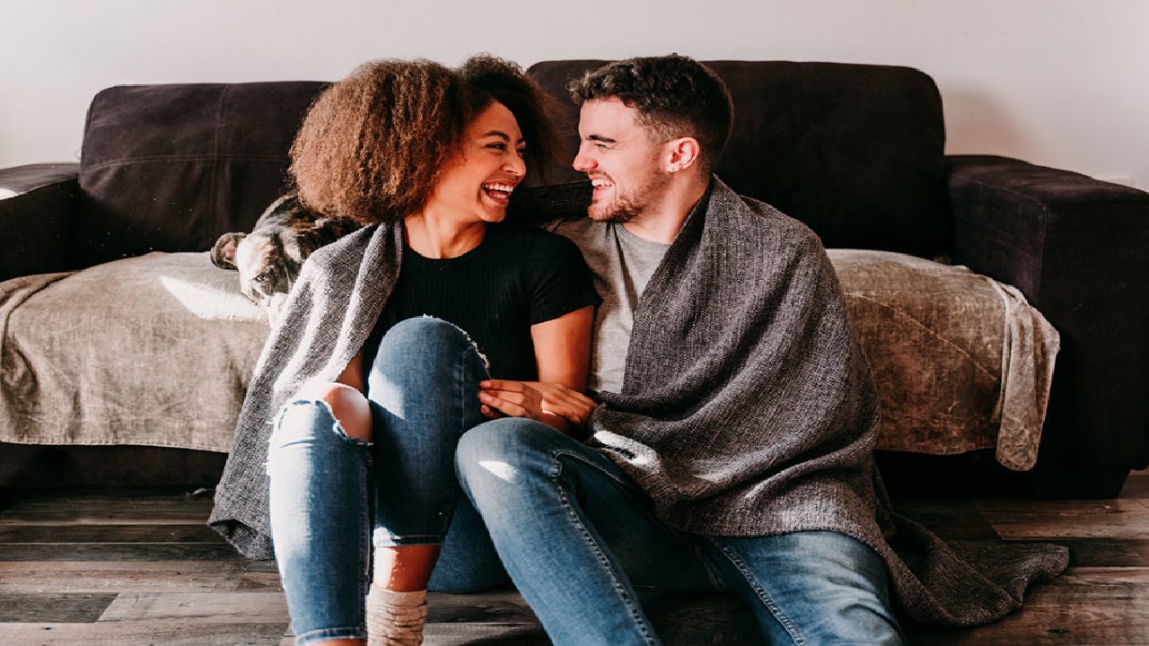 पार्टनर में दिखें ये