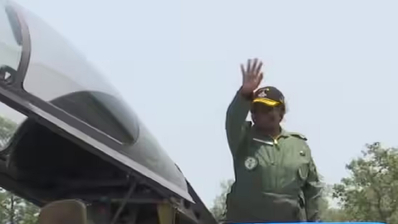 President in Sukhoi: पायलट