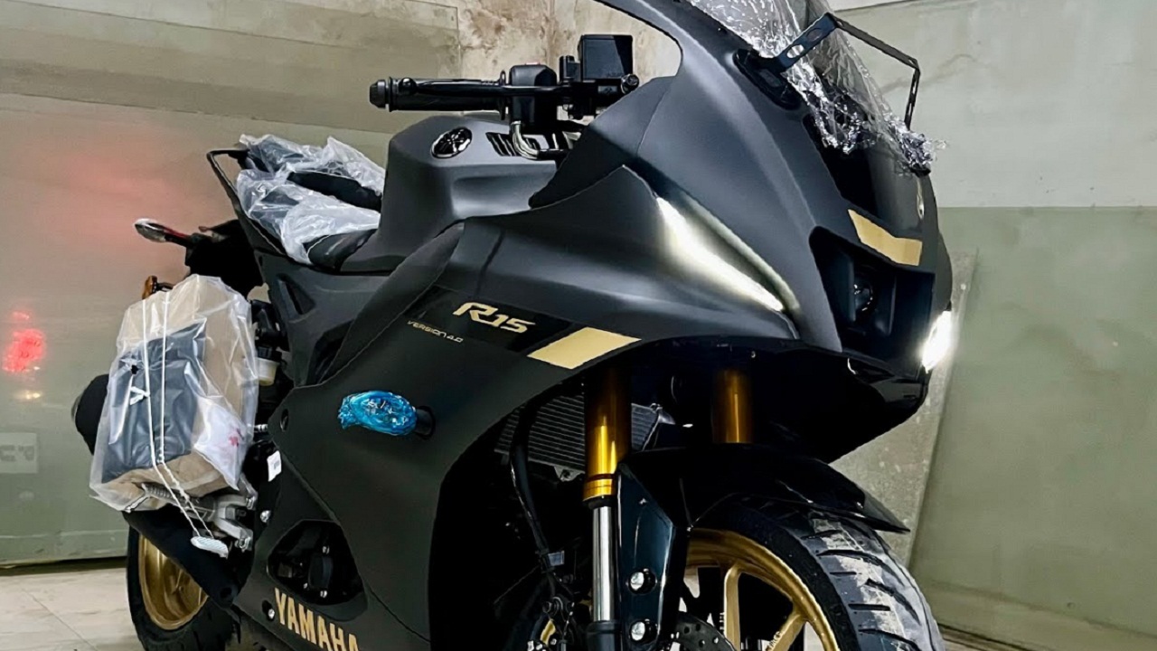 Yamaha R15 ने धमाकेदार