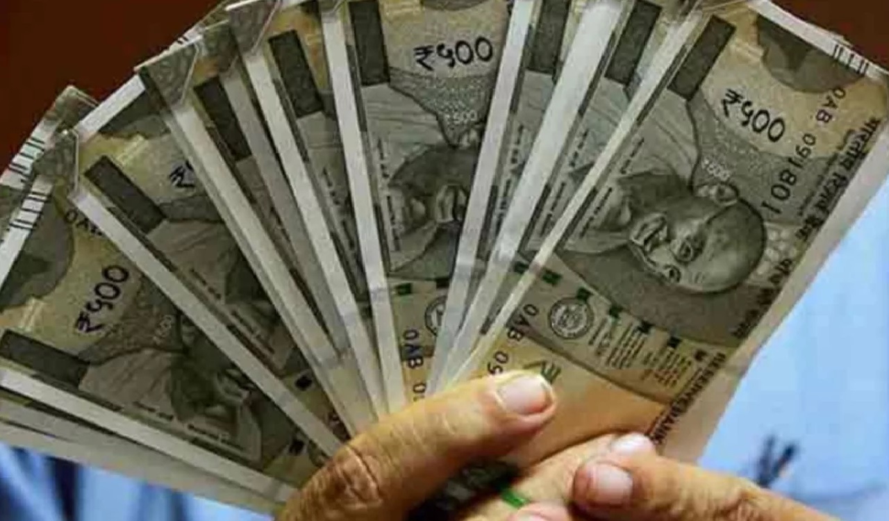 सरकारी कर्मचारियों की बल्ले