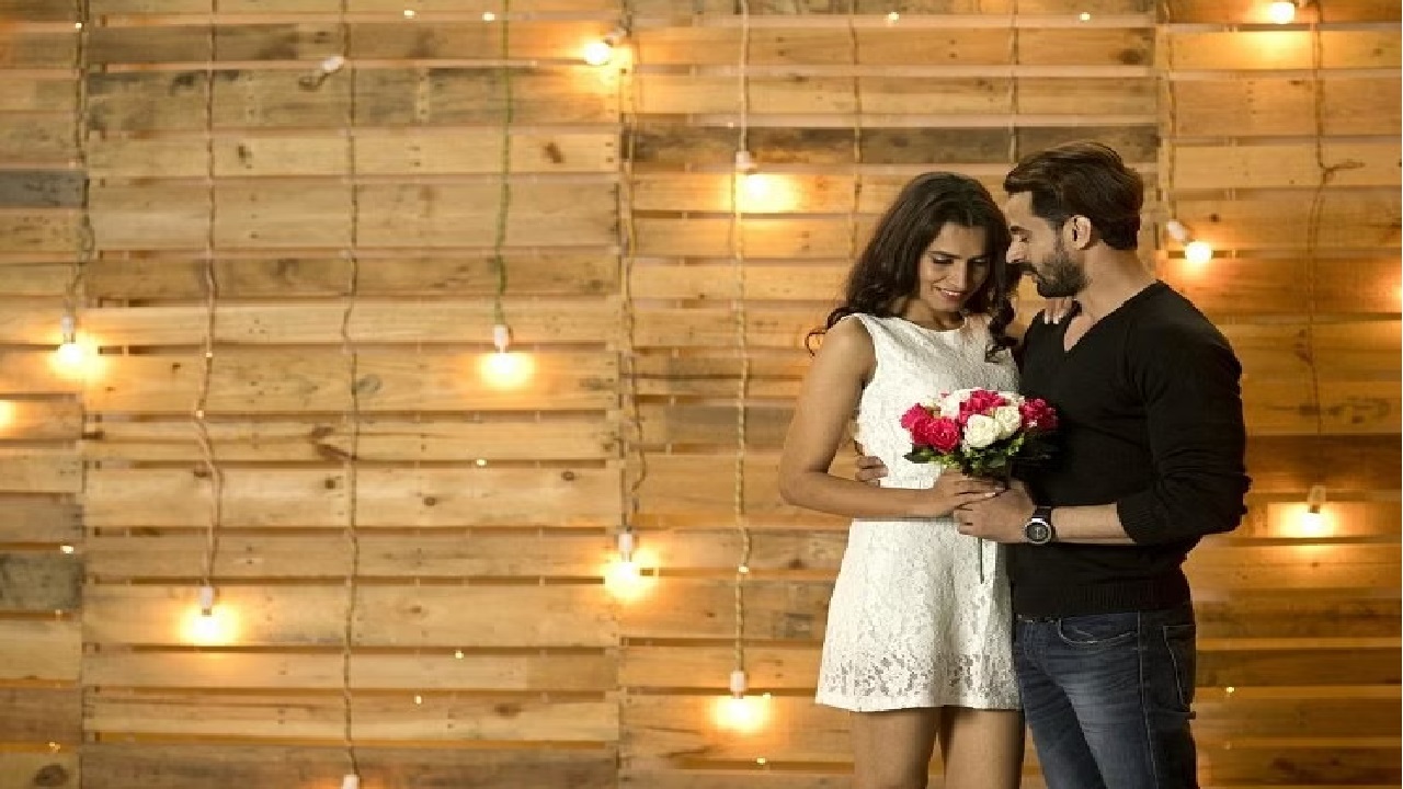 Chanakya Niti: पत्नी में