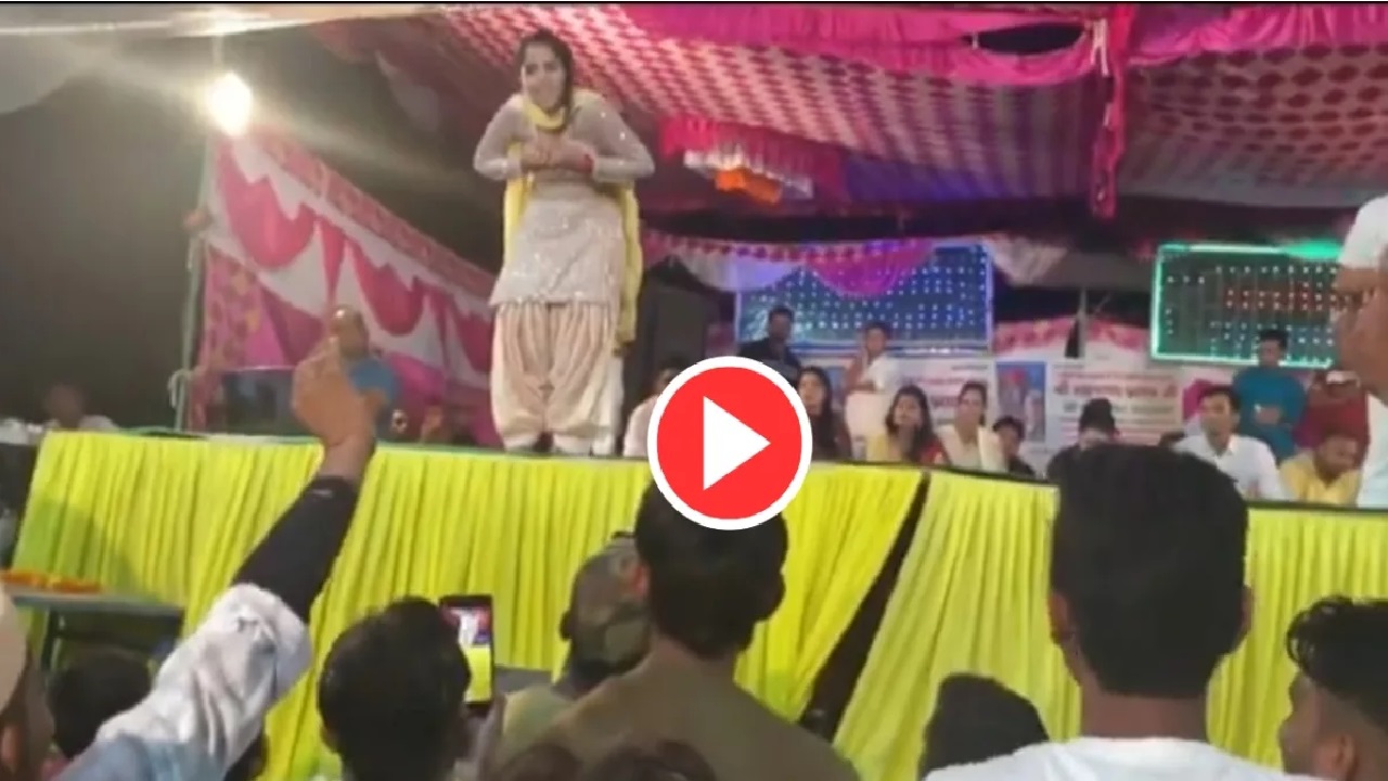 स्टेज पर ताऊ के