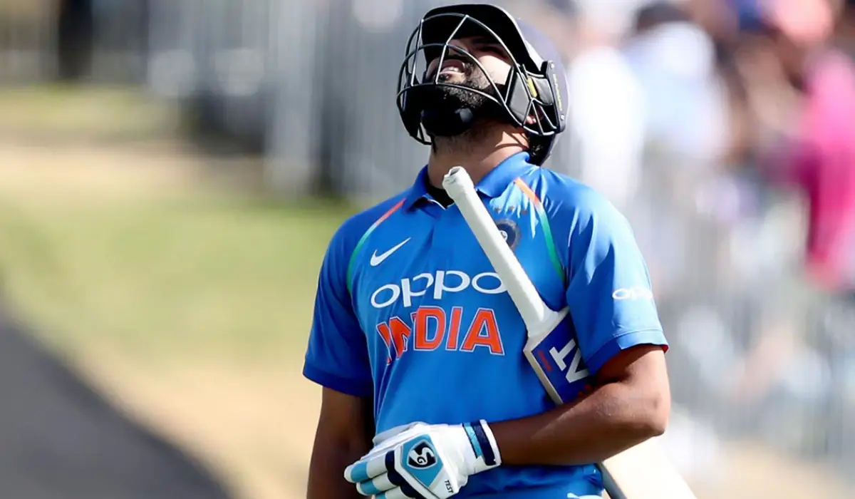 कप्तान लौटे पवेलियन, न