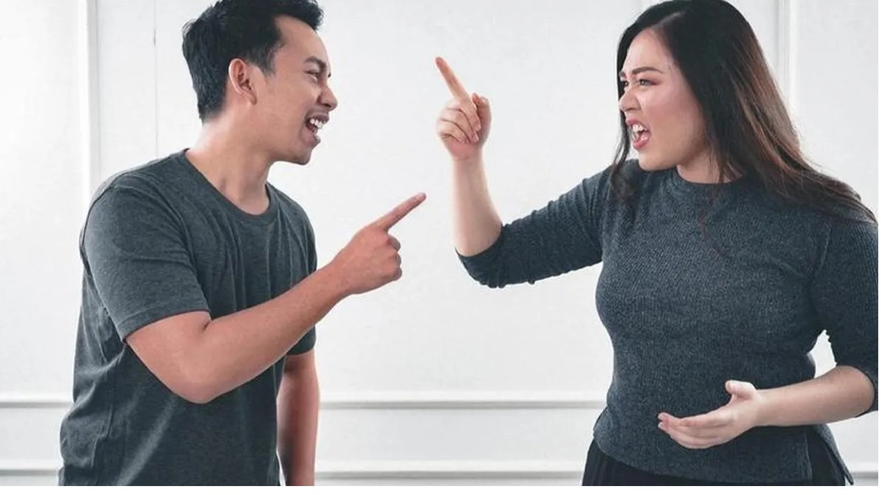 पत्नी या गर्लफ्रेंड के