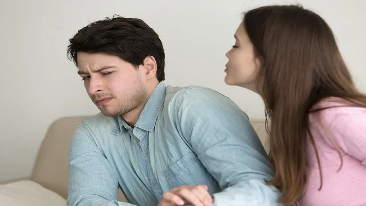 पत्नी के बेडरूम में