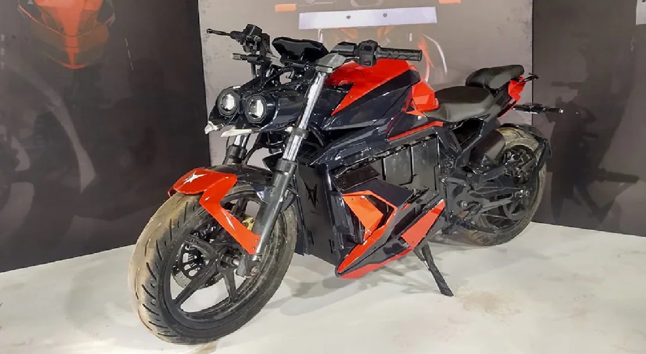 एल्युमिनियम से बनी है