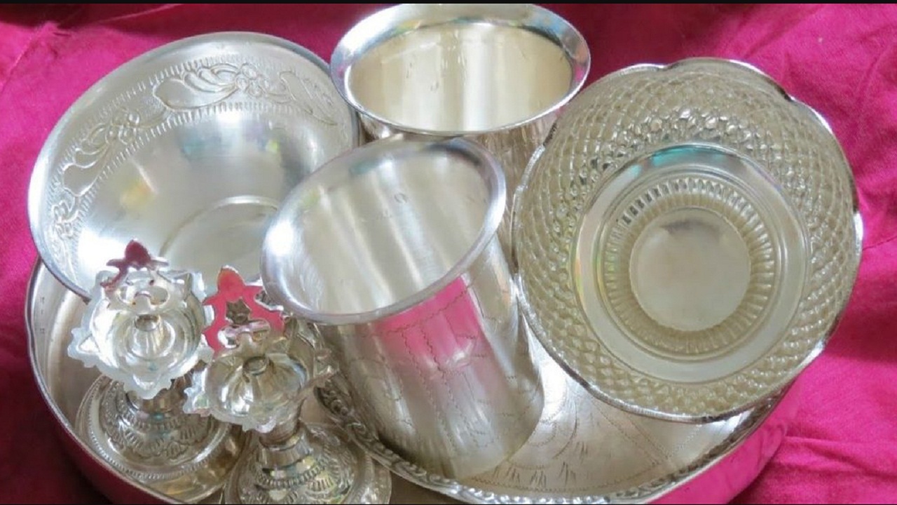 चांदी के वर्तन हो
