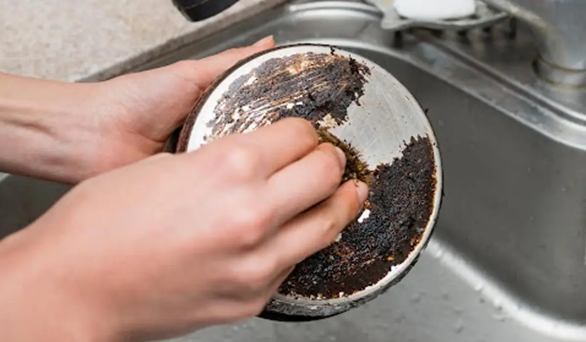 बर्तनों पर से कड़ी