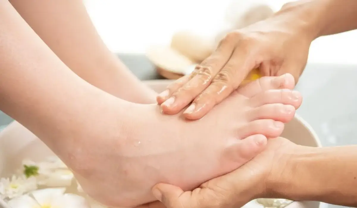 पैरों में सरसो का