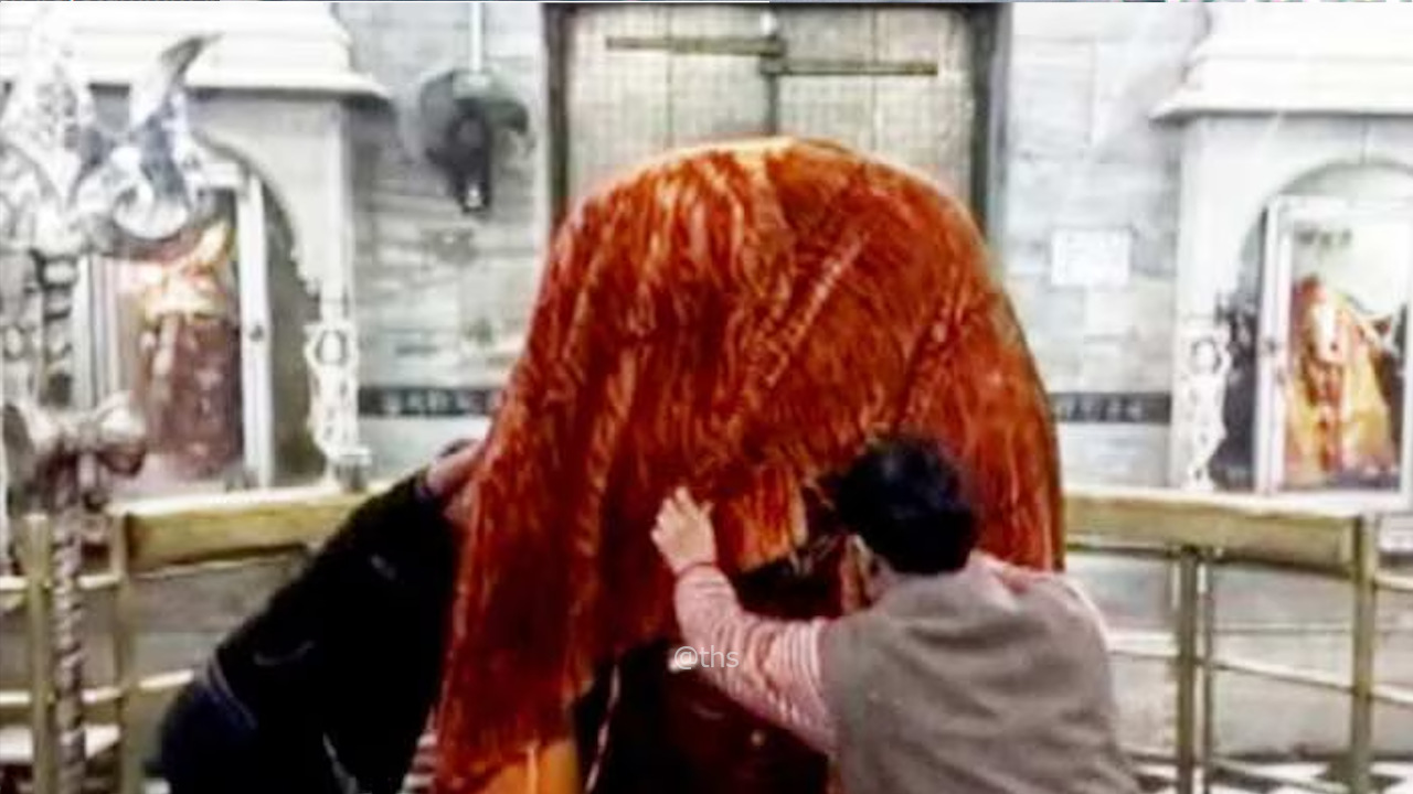 यहां भगवान को लगी