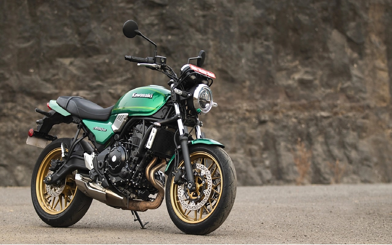 नई 2024 Kawasaki Z650RS
