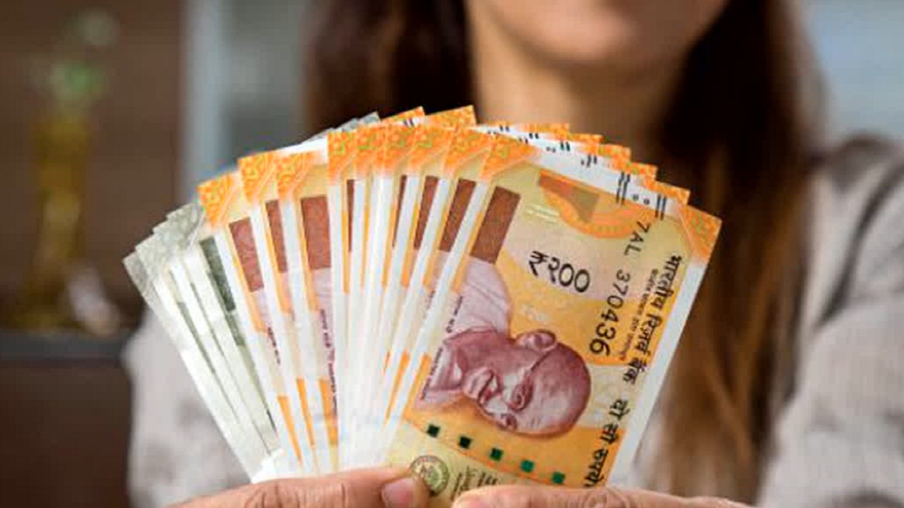 इन लोगों से रहें