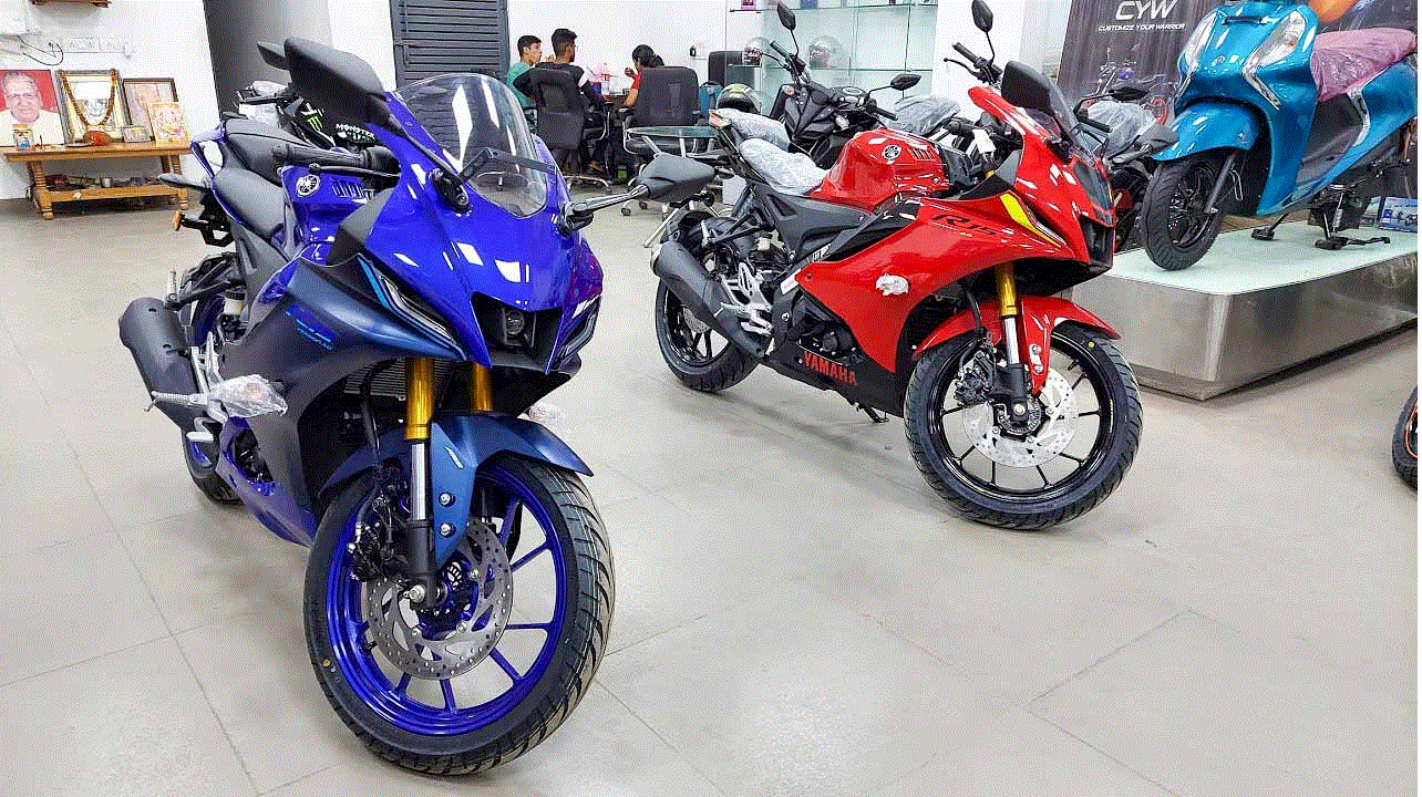 Yamaha R15 को बिना