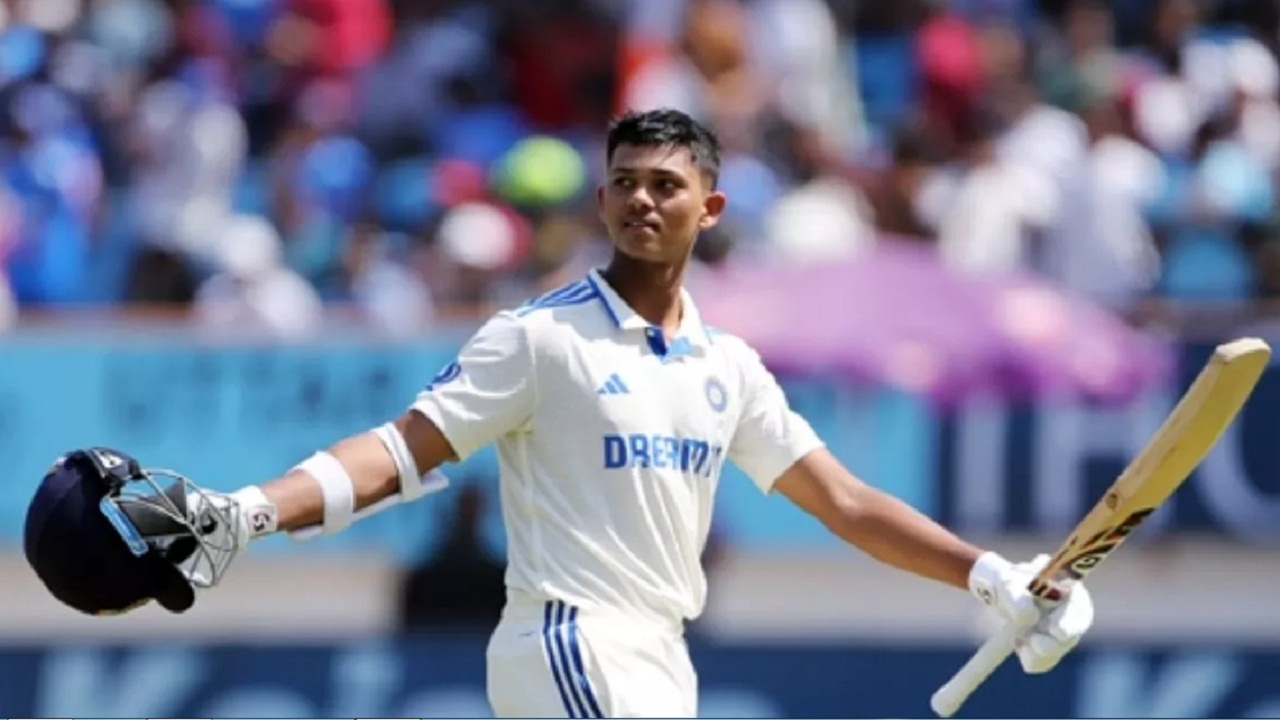 12000 से अधिक रन