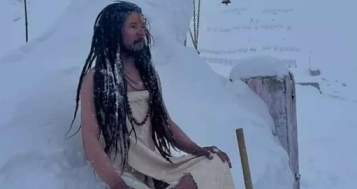 केदारनाथ में भारी बर्फबारी