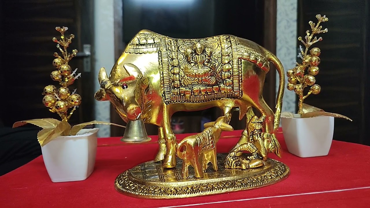 कामधेनु गाय की मूर्ति
