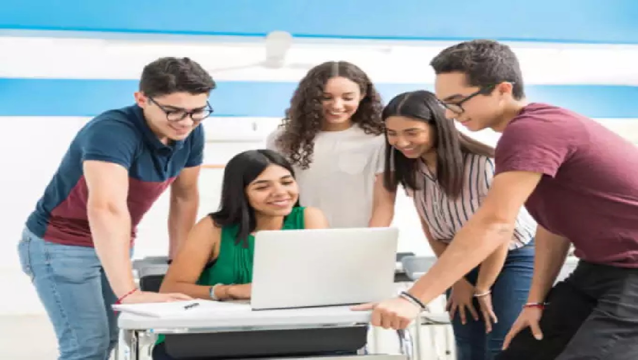 किसी भी विषय से