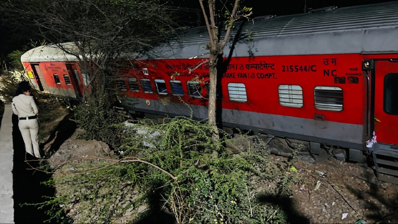 अजमेर में दो ट्रेनों