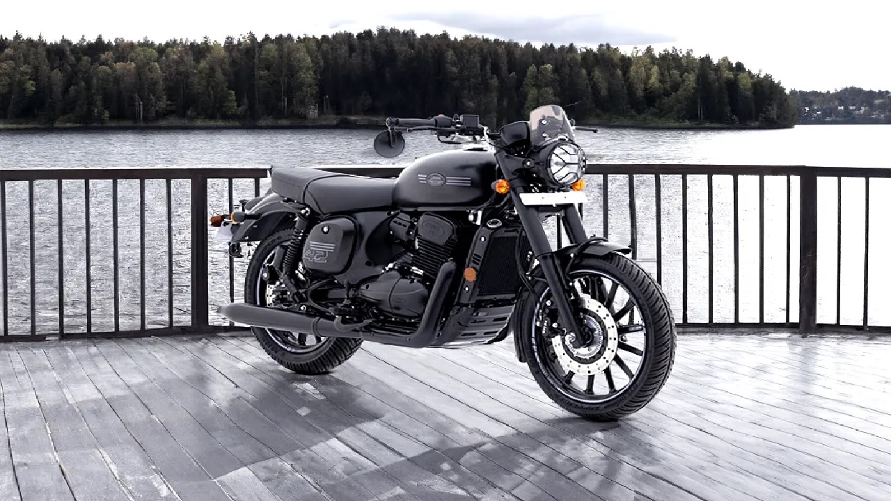 Jawa 42 पर चल